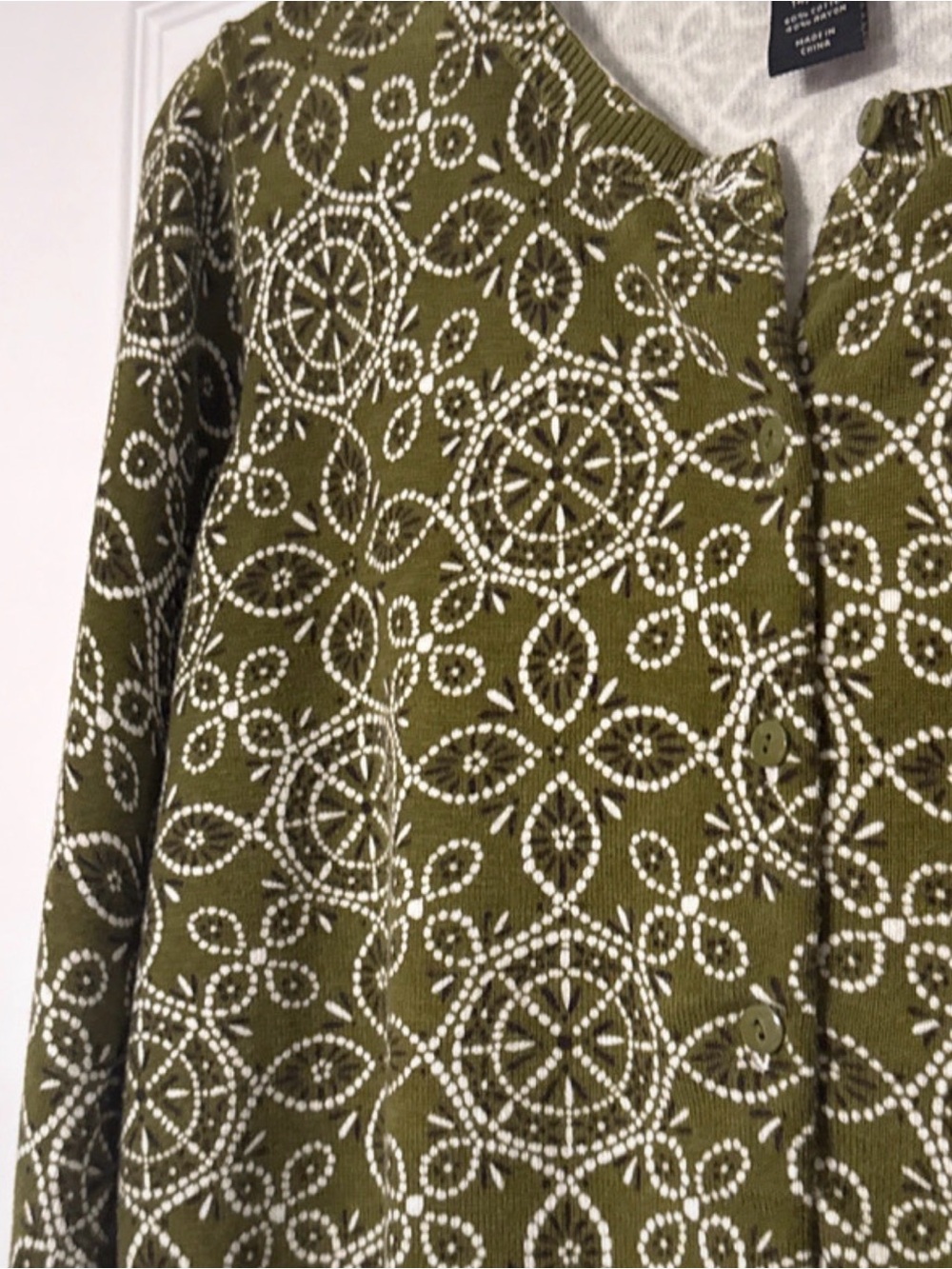 Lane Bryant crewneck button-front olive green cardigan sweater. Size US 14/16W - Picture 3 of 8